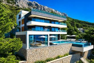 Thumbnail von Beeindruckende Luxusvilla in erster Reihe zum Meer mit Infinity-Pool und Wellnessbereich