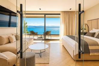 Thumbnail von Beeindruckende Luxusvilla in erster Reihe zum Meer mit Infinity-Pool und Wellnessbereich