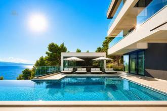 Thumbnail von Beeindruckende Luxusvilla in erster Reihe zum Meer mit Infinity-Pool und Wellnessbereich