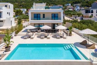 Thumbnail von Moderne Villa mit beheiztem Pool, Meerblick und Dachterrasse