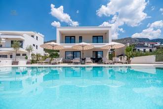 Thumbnail von Moderne Villa mit beheiztem Pool, Meerblick und Dachterrasse