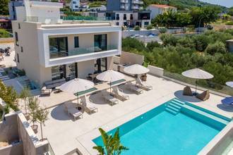 Thumbnail von Moderne Villa mit beheiztem Pool, Meerblick und Dachterrasse