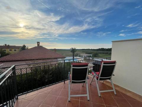 Mediterranes Reihenhaus mit Meerblick und Garten