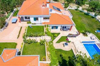 Thumbnail von Anwesen mit Panoramameerblick, Swimmingpool und Olivenhain