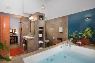 Thumbnail von Anwesen mit Panoramameerblick, Swimmingpool und Olivenhain