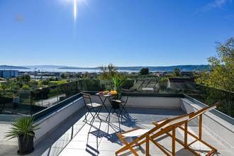 Thumbnail von Moderne Villa mit Swimmingpool und Meerblick