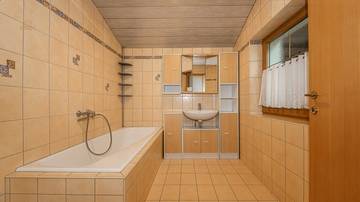 Thumbnail von Geräumiges Einfamilienhaus in idyllischer Lage