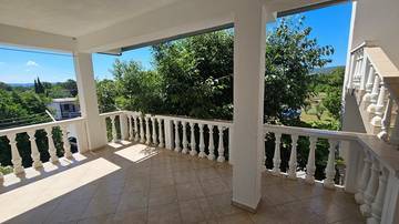 Thumbnail von Haus mit drei separaten Wohnungen und Meerblick, 200 Meter zum Meer