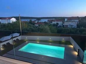 Thumbnail von Modernes Neubauhaus mit Swimmingpool und Meerblick