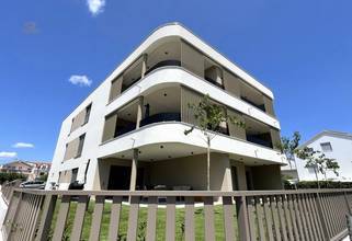 Neubauwohnung mit Meerblick, Terrasse und Aufzug, 50 Meter zum Strand
