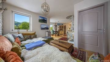 Thumbnail von Dachgeschosswohnung mit Turmzimmer und Panorama-Ausblick