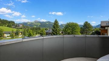 Thumbnail von Dachgeschosswohnung mit Turmzimmer und Panorama-Ausblick