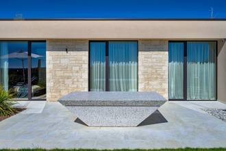 Thumbnail von Eingeschossige Designervilla mit beheiztem Pool und Meerblick