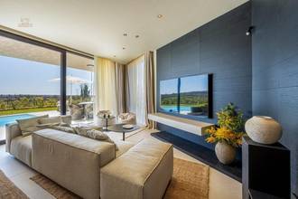 Thumbnail von Eingeschossige Designervilla mit beheiztem Pool und Meerblick