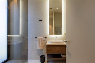 Thumbnail von Eingeschossige Designervilla mit beheiztem Pool und Meerblick