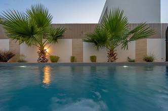 Thumbnail von Moderne, luxuriös eingerichtete Villa mit Swimmingpool und Meerblick
