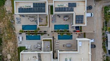 Thumbnail von Moderne, luxuriös eingerichtete Villa mit Swimmingpool und Meerblick