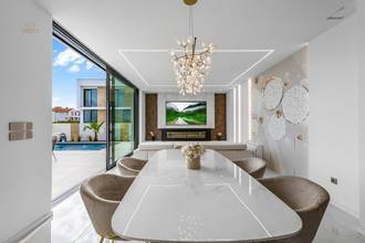 Thumbnail von Moderne Villa mit Pool und Meerblick