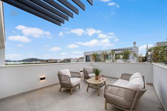 Thumbnail von Moderne Villa mit Pool und Meerblick