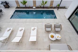 Thumbnail von Moderne Villa mit Pool und Meerblick