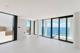 Thumbnail von Moderne Luxusvilla in erster Reihe mit Swimmingpool und Meerblick