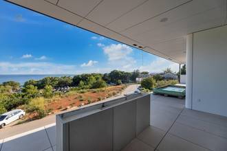 Thumbnail von Exklusives Neubau-Apartment mit Meerblick, Garten und Pool
