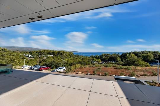 Exklusives Neubau-Apartment mit Meerblick, Garten und Pool