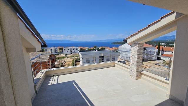 Wohnung im Dachgeschoss mit schönem Blick auf das Meer