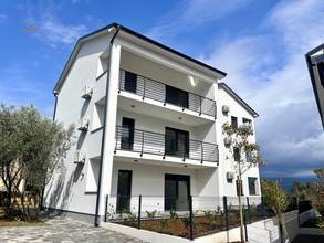 Neubauwohnung mit überdachter Terrasse und Meerblick in ruhiger Lage