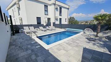 Thumbnail von Moderne Wohnung mit beheiztem Pool, Garten und Meerblick