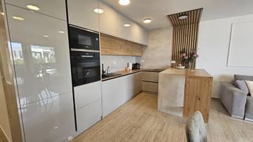 Thumbnail von Moderne Wohnung mit beheiztem Pool, Garten und Meerblick