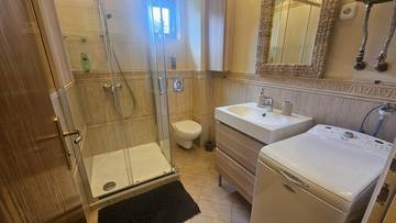 Thumbnail von Modernes, komplett renoviertes Apartment mit Meerblick nur 20 Meter vom Meer