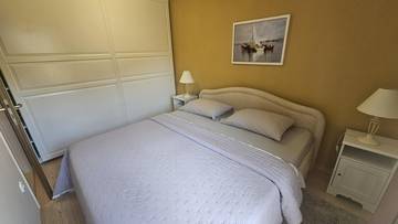 Thumbnail von Modernes, komplett renoviertes Apartment mit Meerblick nur 20 Meter vom Meer