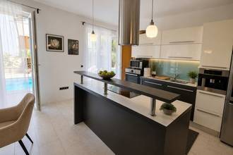 Thumbnail von Villa mit Swimmingpool, Dachterrasse und Meerblick