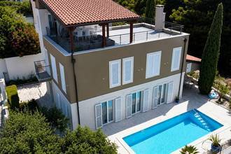 Thumbnail von Villa mit Swimmingpool, Dachterrasse und Meerblick
