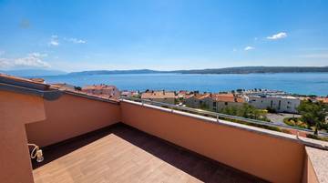 Maisonettewohnung mit Meerblick, zwei Terrassen und Garage