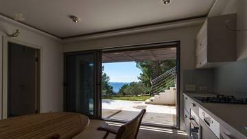 Thumbnail von Charmantes Haus mit Meerblick in ruhiger Bucht, nur 90 Meter zum Meer