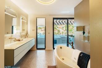 Thumbnail von Neubau-Luxusvilla mit beheiztem Infinity-Pool, Aufzug und Meerblick