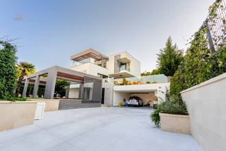 Thumbnail von Neubau-Luxusvilla mit beheiztem Infinity-Pool, Aufzug und Meerblick