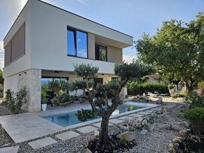 Thumbnail von Moderne VIlla mit Pool in ruhiger Lage