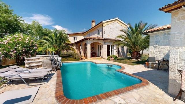 Freistehendes Haus mit Swimmingpool, Meerblick und separater Konoba im mediterranen Garten