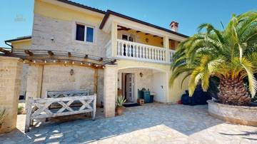 Thumbnail von Freistehendes Haus mit Swimmingpool, Meerblick und separater Konoba im mediterranen Garten