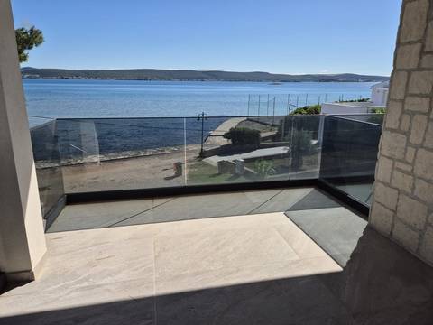 Penthouse in erster Reihe zum Meer mit fünf Schlafzimmern und Meerblick