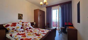 Thumbnail von Wohnung mit Panoramablick auf das Meer, Terrasse und Balkon in ruhiger Sackgasse