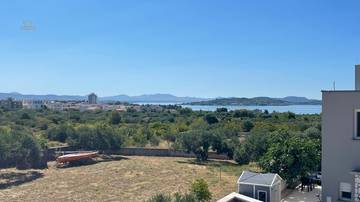 Thumbnail von Neubauwohnung mit Meerblick, drei Schlafzimmern und überdachter Terrasse nahe Strand