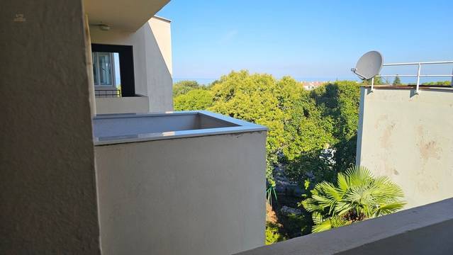 Wohnung mit Galerie, Meerblick und zwei Terrassen, nur 300 Meter zum Strand