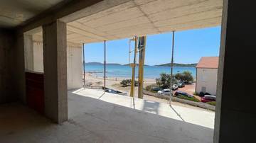 Thumbnail von Neubauwohnung mit Terrasse und Meerblick, nur 30 Meter zum Strand