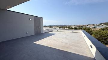 Thumbnail von Moderne Maisonettewohnung mit Dachterrasse und Panoramablick auf das Meer