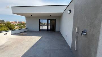 Thumbnail von Moderne Maisonettewohnung mit Dachterrasse und Panoramablick auf das Meer