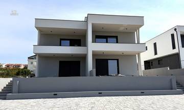 Thumbnail von Moderne Maisonettewohnung mit Dachterrasse und Panoramablick auf das Meer